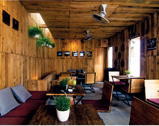 quán coffe từ gỗ thông
